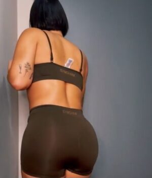 Delivery boy got a big surprise